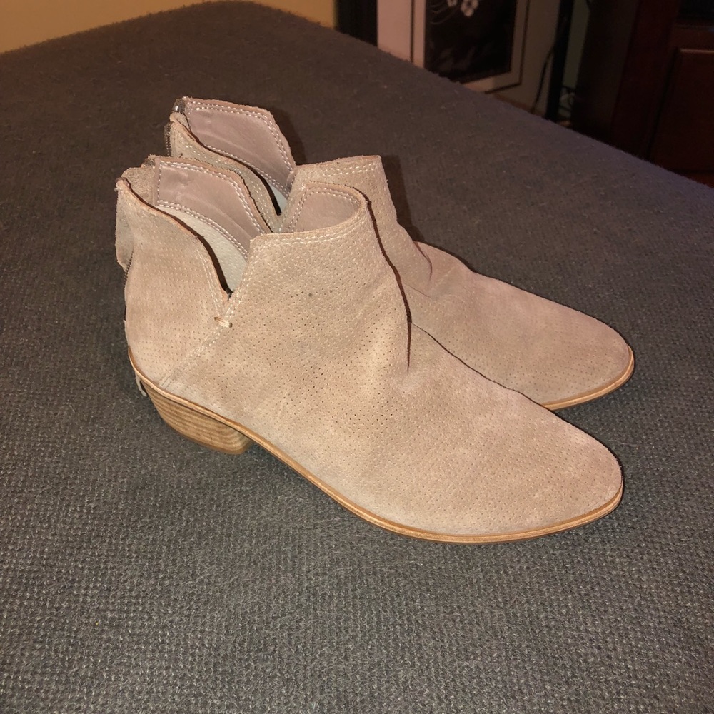 Dolce Vita Karsen booties